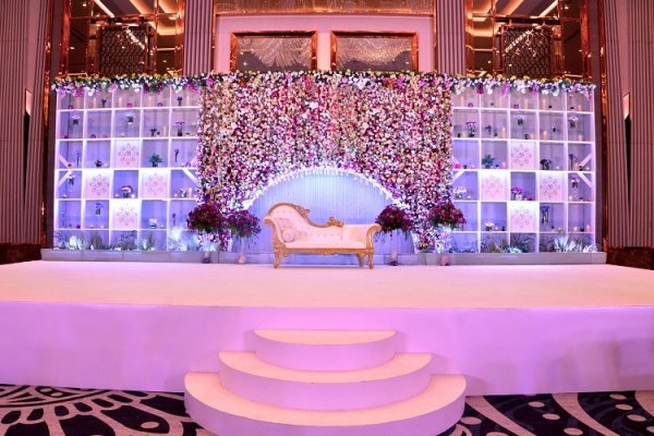 1497939800-5948bf583da37-stage-decor-for-spring-themed-wedding-min.jpg