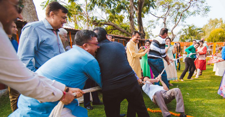 tug of war wedding game for guests
